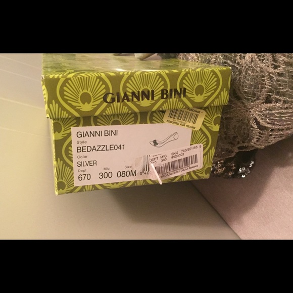 Gianni Bini Silver Princess Flats 8 Med - Picture 5 of 8